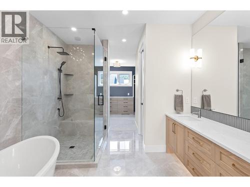 Primary bedroom ensuite - 4964 Bucktail Lane, Kelowna, BC - Indoor Photo Showing Bathroom