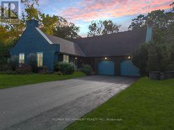 1294 GATEHOUSE DRIVE  Mississauga, ON L5H 1A5