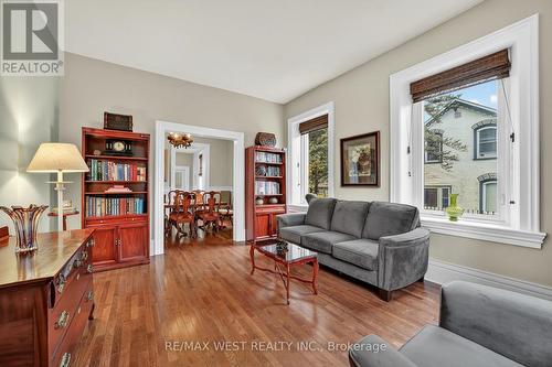 72 Banfield Street S, Brant, ON - Indoor Photo Showing Living Room