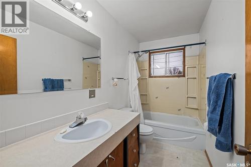 441 28Th Street E, Prince Albert, SK - Indoor Photo Showing Bathroom