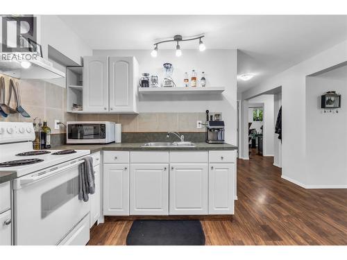 5738 Goudie Road, Kelowna, BC - Indoor Photo Showing Kitchen