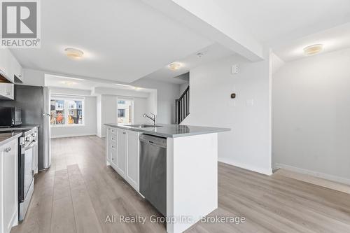750 Kinstead Private, Ottawa, ON - Indoor Photo Showing Kitchen
