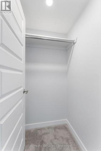 750 Kinstead Private, Ottawa, ON - Indoor With Storage