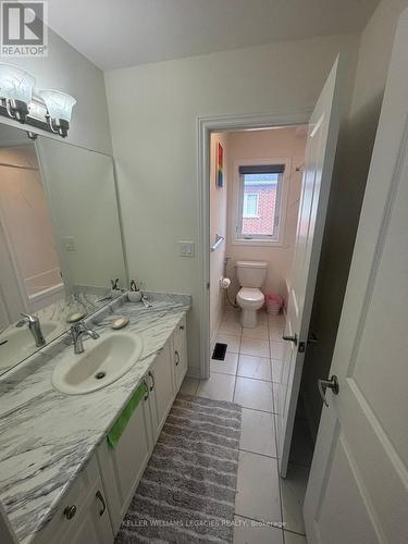 2300 Grainger Loop, Innisfil, ON - Indoor Photo Showing Bathroom