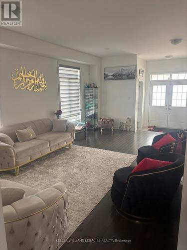 2300 Grainger Loop, Innisfil, ON - Indoor Photo Showing Living Room