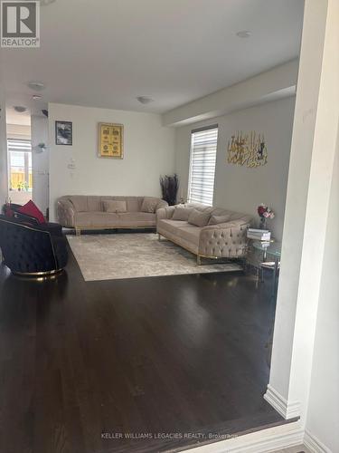 2300 Grainger Loop, Innisfil, ON - Indoor Photo Showing Living Room