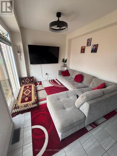 2300 Grainger Loop, Innisfil, ON - Indoor Photo Showing Living Room