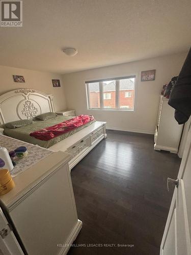 2300 Grainger Loop, Innisfil, ON - Indoor Photo Showing Bedroom