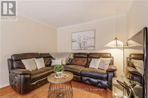 1470 Fisher Avenue, Burlington, ON - Indoor Photo Showing Living Room