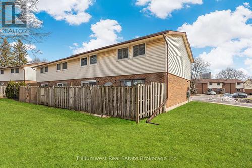 8 - 5982 Dunn Street, Niagara Falls (Arad/Fallsview), ON - Outdoor