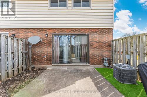 8 - 5982 Dunn Street, Niagara Falls (Arad/Fallsview), ON - Outdoor With Exterior