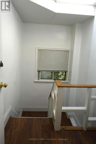 Entry Landing - 2 - 461 Eglinton Avenue E, Toronto, ON - Indoor