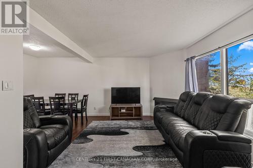 36 - 595 Third Street, London East (East H), ON - Indoor Photo Showing Living Room