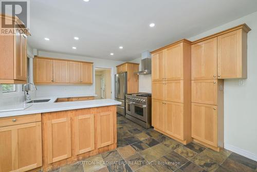 5 Cedar Drive, Caledon, ON - Indoor Photo Showing Kitchen