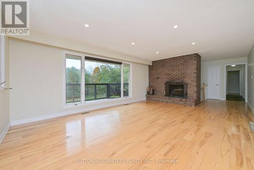 5 Cedar Drive, Caledon, ON - Indoor Photo Showing Living Room With Fireplace