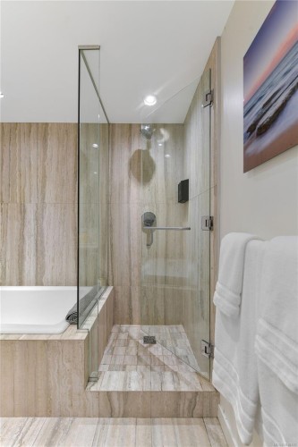 1003-707 Courtney St, Victoria, BC - Indoor Photo Showing Bathroom