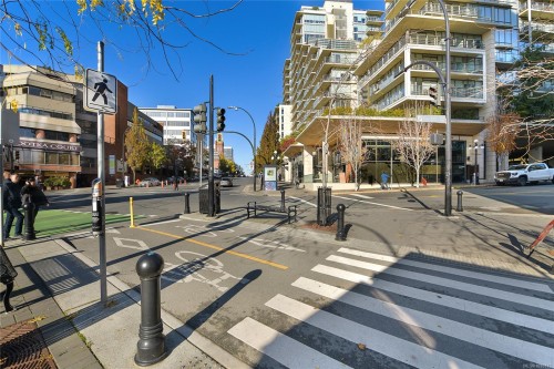 1003-707 Courtney St, Victoria, BC - Outdoor With Balcony