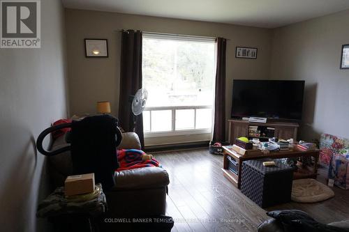 141-143 Station Street, Temiskaming Shores (Haileybury), ON - Indoor Photo Showing Living Room
