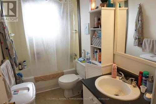 141-143 Station Street, Temiskaming Shores (Haileybury), ON - Indoor Photo Showing Bathroom