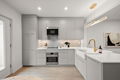 Kitchen - 3868 Rue De Verdun, Montréal (Verdun/Île-Des-Soeurs), QC - Indoor Photo Showing Kitchen With Upgraded Kitchen