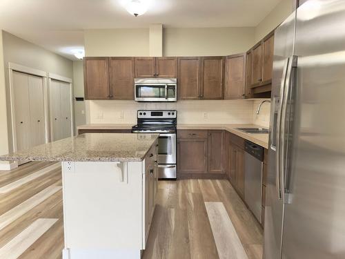 603-3350 Woodsdale Road, Lake Country, BC - Indoor Photo Showing Kitchen With Stainless Steel Kitchen