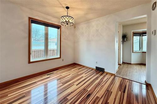 843 Templeton Ave, Winnipeg, MB 