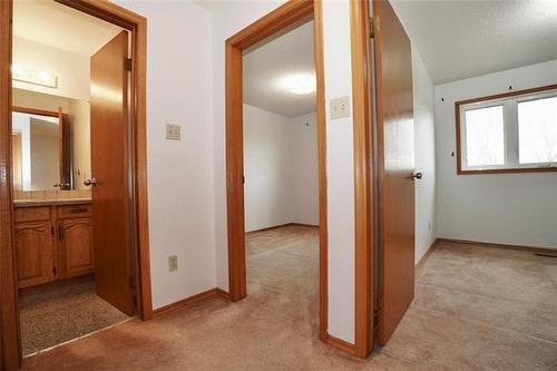 843 Templeton Ave, Winnipeg, MB 