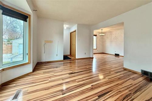 843 Templeton Ave, Winnipeg, MB 