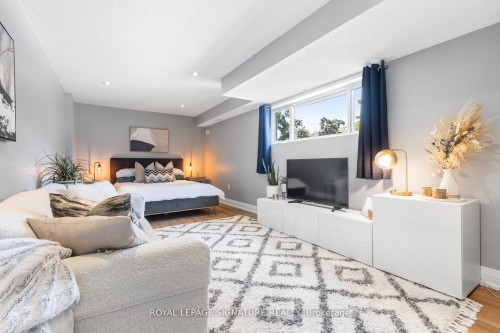 1469 Hillgrove Road, Mississauga, ON - Indoor Photo Showing Other Room