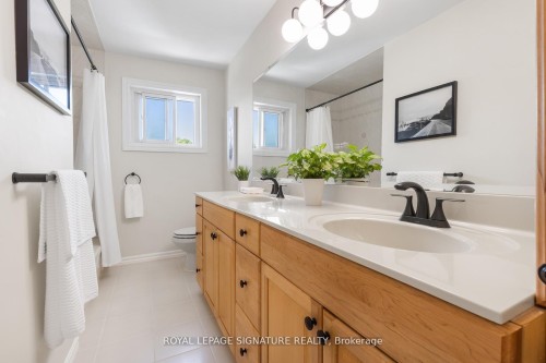 1469 Hillgrove Road, Mississauga, ON - Indoor Photo Showing Bathroom