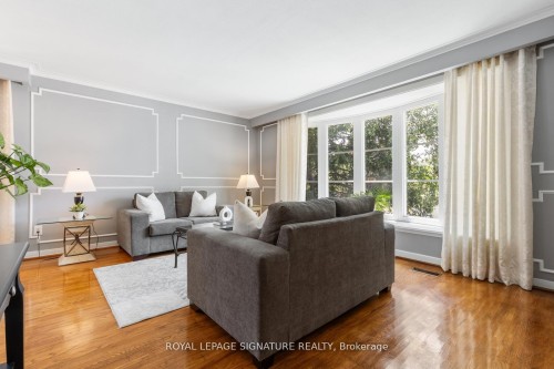 1469 Hillgrove Road, Mississauga, ON - Indoor Photo Showing Living Room