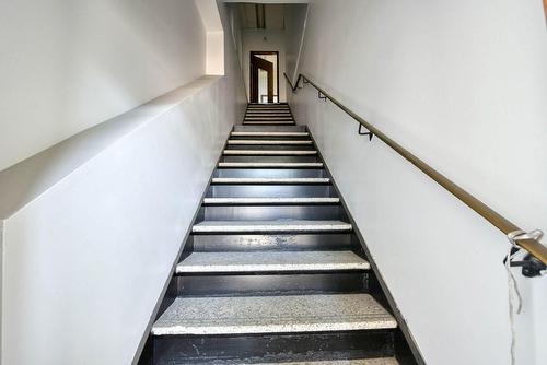 Staircase - 900 Rue Jean-Talon O., Montréal (Villeray/Saint-Michel/Parc-Extension), QC 