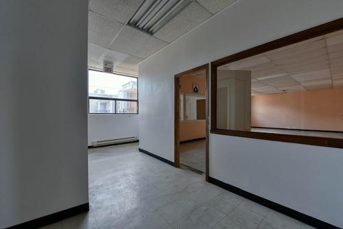 Hall - 900 Rue Jean-Talon O., Montréal (Villeray/Saint-Michel/Parc-Extension), QC 
