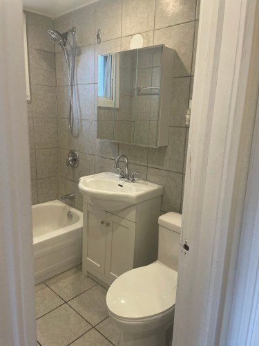 Salle de bains - 2-8475 Boul. De L'Acadie, Montréal (Villeray/Saint-Michel/Parc-Extension), QC - Indoor Photo Showing Bathroom