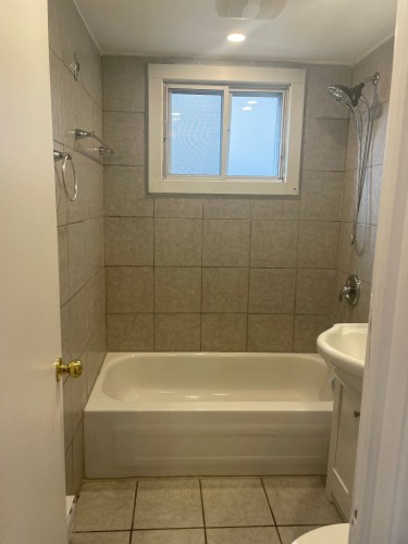 Salle de bains - 2-8475 Boul. De L'Acadie, Montréal (Villeray/Saint-Michel/Parc-Extension), QC - Indoor Photo Showing Bathroom