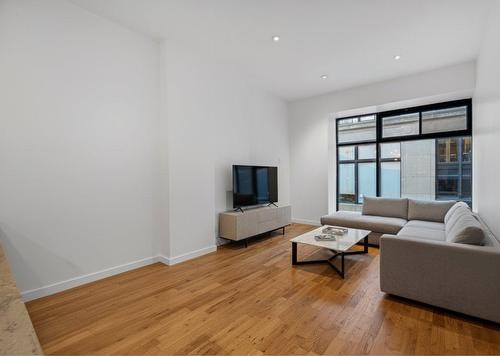 Living room - 200-284 Rue Notre-Dame O., Montréal (Ville-Marie), QC - Indoor Photo Showing Living Room