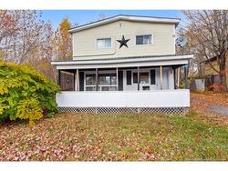 17 Queen ST  Minto, NB E4B 3P2