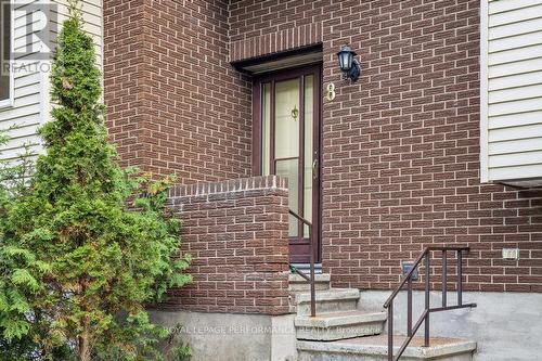 8 Gillespie Crescent, Ottawa, ON - Outdoor