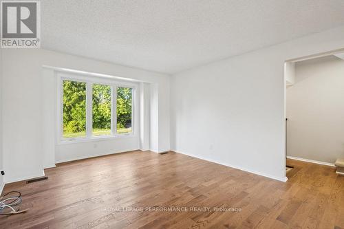 8 Gillespie Crescent, Ottawa, ON - Indoor Photo Showing Other Room