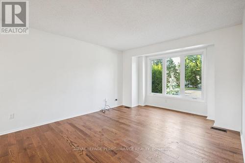 8 Gillespie Crescent, Ottawa, ON - Indoor Photo Showing Other Room