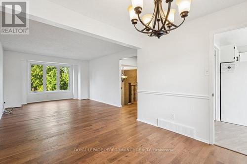 8 Gillespie Crescent, Ottawa, ON - Indoor