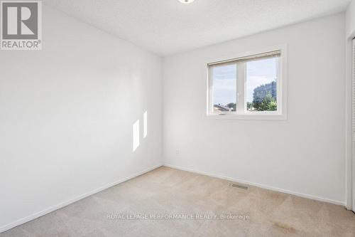 8 Gillespie Crescent, Ottawa, ON - Indoor Photo Showing Other Room