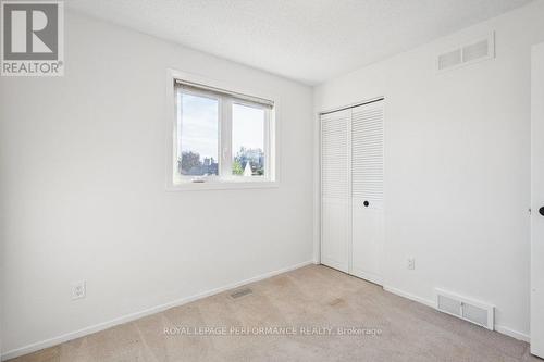 8 Gillespie Crescent, Ottawa, ON - Indoor Photo Showing Other Room