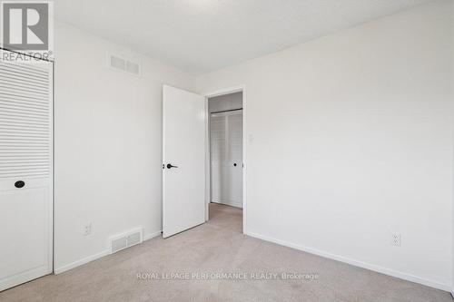 8 Gillespie Crescent, Ottawa, ON - Indoor Photo Showing Other Room