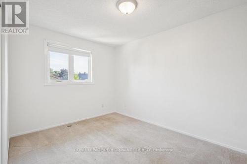 8 Gillespie Crescent, Ottawa, ON - Indoor Photo Showing Other Room