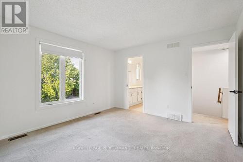 8 Gillespie Crescent, Ottawa, ON - Indoor Photo Showing Other Room