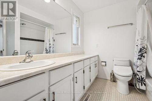 8 Gillespie Crescent, Ottawa, ON - Indoor Photo Showing Bathroom