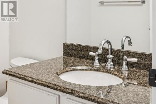 8 Gillespie Crescent, Ottawa, ON - Indoor Photo Showing Bathroom