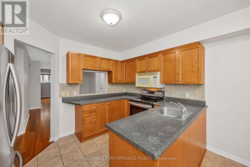 2 - 80 Briargate Private, Ottawa, ON - Indoor Photo Showing Kitchen