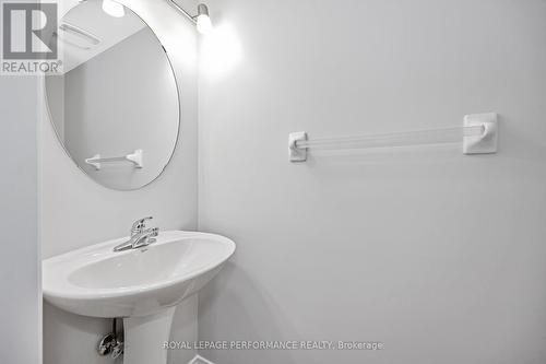 2 - 80 Briargate Private, Ottawa, ON - Indoor Photo Showing Bathroom
